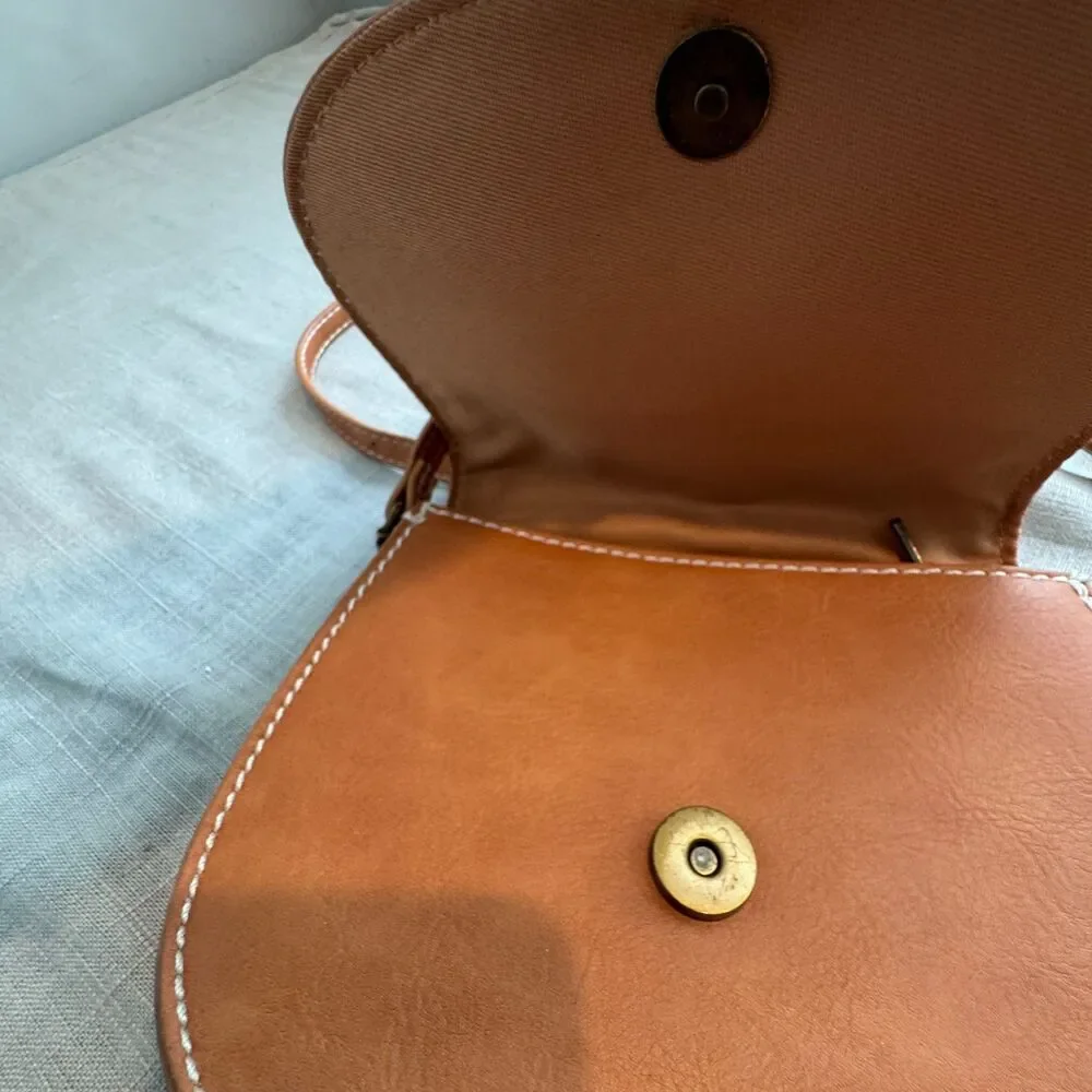 Universal Threads Faux Leather Crossbody Purse – 7.5